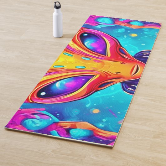 Galactische Cyborg Alien met Neon Glow Yogamat (In situ)