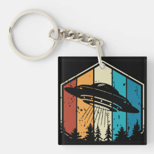 Galactische Droomtoestand: UFO zweeft boven Retro  Sleutelhanger