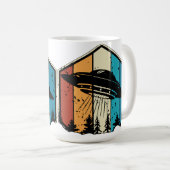 Galactische omkering: UFO zweeft boven retro bos Koffiemok (Voorkant rechts)