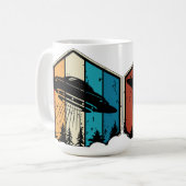 Galactische omkering: UFO zweeft boven retro bos Koffiemok (Voorkant links)