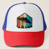 Galactische omkering: UFO zweeft boven retro bos Trucker Pet (Voorkant)