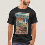 Galapagos Animals Travel Art Vintage T-shirt<br><div class="desc">Galápagos Eilanden in een vectorkunststijl. De Galapagoseilanden zijn een vulkanische archipel in de Grote Oceaan. Het wordt beschouwd als een van 's werelds meest vooraanstaande bestemmingen voor wildplassen.</div>