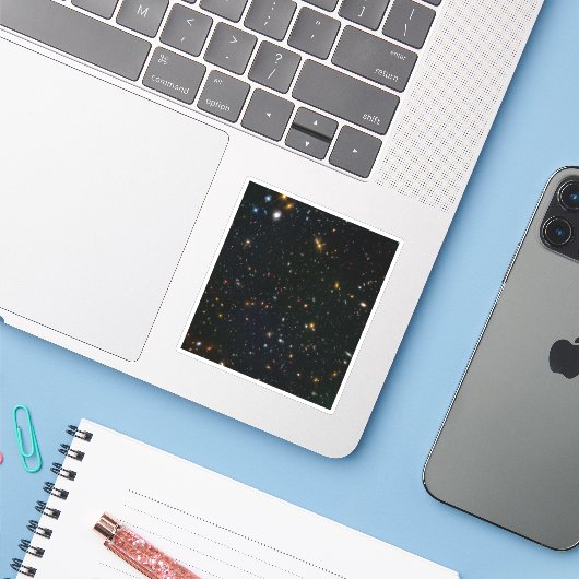 Galaxy Cluster Abell 370 Parallel Veld. Sticker (Laptop met iPhone)