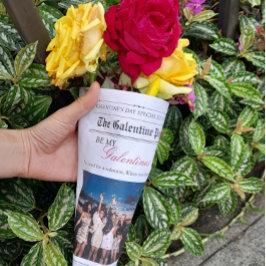 Galentines Day Newspaper Bloem Boeket Lippen Cadeaupapier