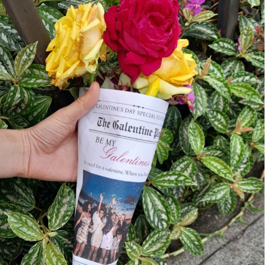 Galentines Day Newspaper Bloem Boeket Lippen Cadeaupapier