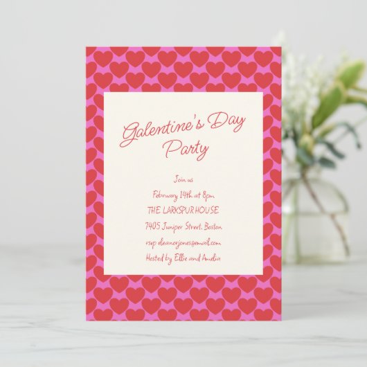 Galentine's Party Pink and Red Heart Valentine Kaart (Staand voorkant)