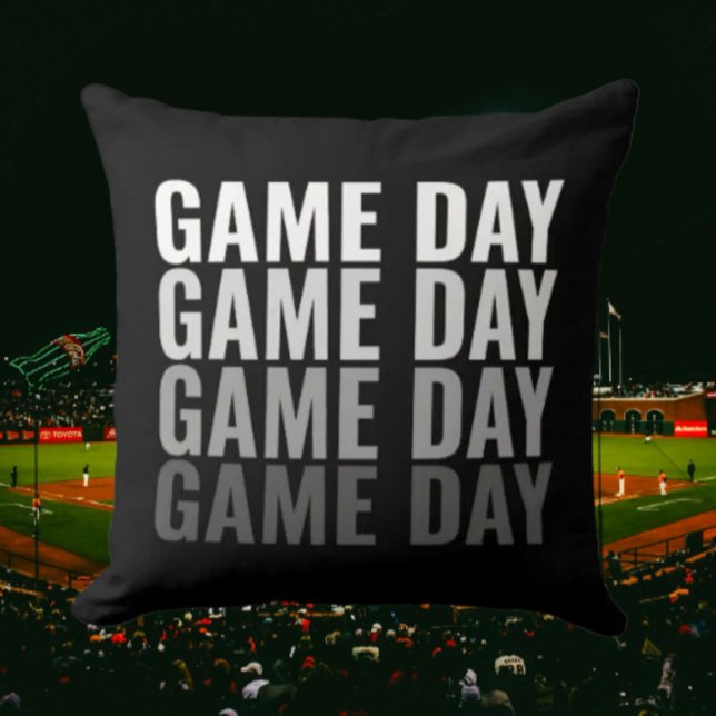 “Game Day Repeat” Kussen met Vette Letter (Creator heeft geüpload)