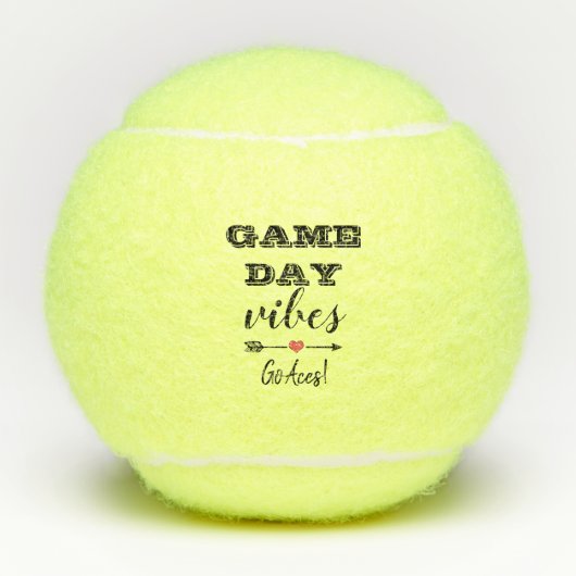 Game Day Vibes Team Hart Gepersonaliseerde Naam Te Tennisballen (Voorkant)