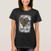game day with leopard heart football  mom bleached t-shirt (Voorkant)