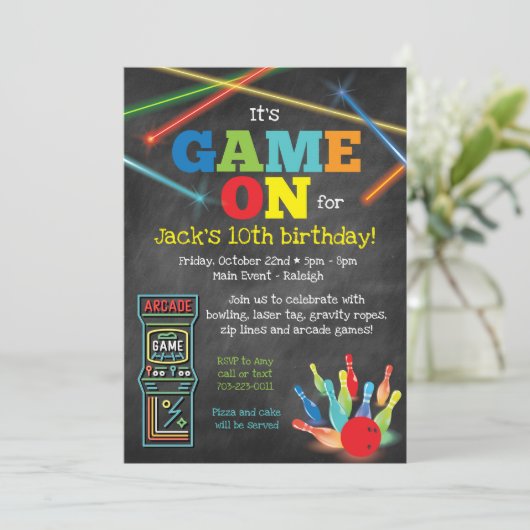 Game On Arcade Bowling Chalkboard Party Uitnodigin Kaart (Staand voorkant)