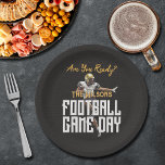 Game On Football Player op zwart Papieren Bordje<br><div class="desc">Football Game Day Gepersonaliseerde Party Paper borden Super-fans zullen dol zijn op het spelen van een football-speler op een zwarte achtergrond. Perfect voor het grote spel,  of de middelbare school,  universiteit of de profs. Overeenkomende items in ons collectie.</div>