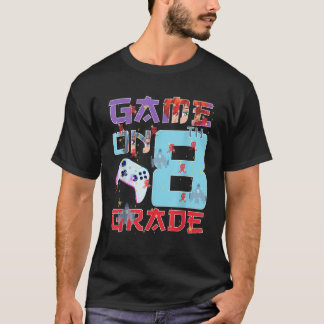 Game op 8-jarige jongens met 8 graden op de eerste t-shirt