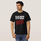 Game Over grappig t shirt met trouwdatumstempel (Voorkant volledig)