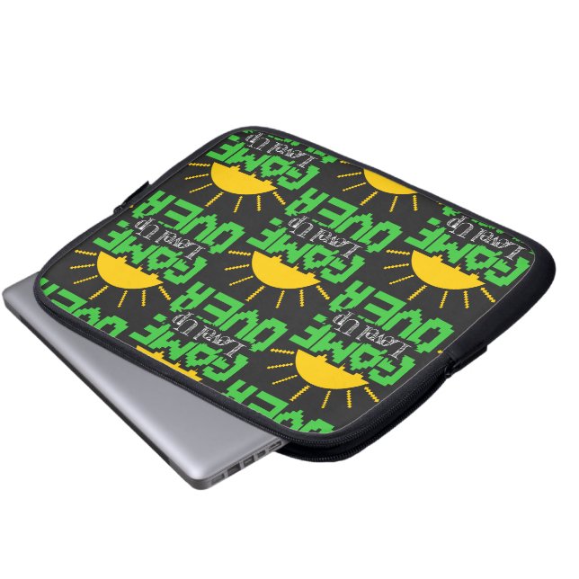 Game Over, Level Up: Retro Pixel Blok Avontuur Laptop Sleeve (Voorkant onderkant)