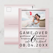 Game over Skinny Funny Save the Date Couple Photo Briefkaart (Voorkant / Achterkant)