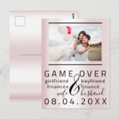 Game over Skinny Funny Save the Date Couple Photo Briefkaart (Voorkant / Achterkant)