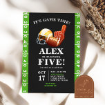 Game Time Football gaat vijf kinderen jarig maken Kaart<br><div class="desc">Touchdown en Kick Off Football Verjaardagsfeest,  Tailgate Kids Verjaardagsfeest,  Crossing the Yard Line,  Vrienden eten Football Party Uitnodigen,  Kids Verjaardag Sport Uitnodigingen,  Voetbalspel Kids Verjaardag,  Superbowl Rugby Verjaardagsfeest.</div>