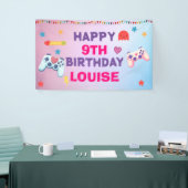 Gamer Meisje Kleurrijke Roze Videogame Verjaardag Spandoek (Beurs)