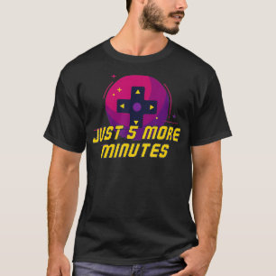 Gamer met videospelcontroller nog maar vijf minute t-shirt