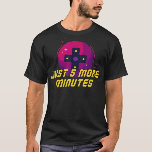 Gamer met videospelcontroller nog maar vijf minute t-shirt (Voorkant)