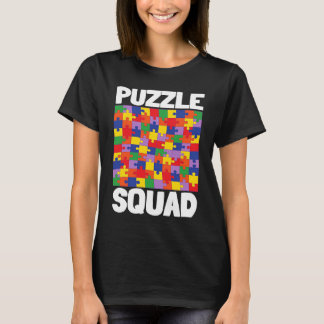 Gamer op het bordspel en op het tablettenbord Puzz T-shirt