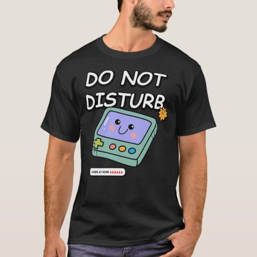 Gamer op het werk, niet storen t-shirt (Voorkant)