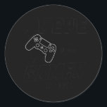 Gamer Pepe Pepe per dag gamer bij nachtelijke game Ronde Sticker<br><div class="desc">Gamer Pepe Pepe-door-dag gamer door nachtelijke spelende vaders cadeau. Perfect gift voor je vader,  moeder,  papa,  mannen,  vrouwen,  vriend en familieleden op de dag van de Thanksgiving,  kerstdag,  Moederdag,  vaderdag,  4 juli,  1776 Onafhankelijke dag,  Veteranendag,  Halloween Dag,  Patrick's Day</div>