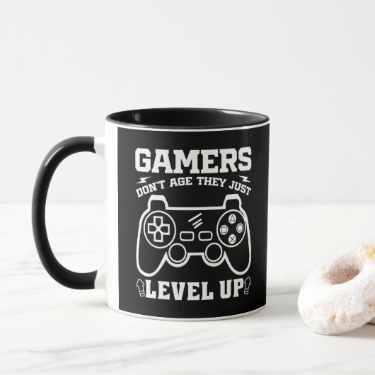 Gamers zijn niet ouder ze nivelleren alleen maar v mok (Met donut)