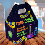 Gaming en Arcade Birthday Favor Box Bedankdoosjes<br><div class="desc">Deze gaming- en arcade-voordelige draagtas is perfect om uw gasten een cadeautje te geven voor uw speciale dag! Vul het met je partijspelkaarten,  snacks en goodies! Het ontwerp biedt scherpe kleuren voor elke leeftijd of elk geslacht! GAME AAN!</div>