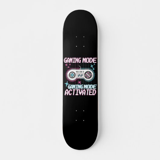 Gaming Mode Activated – Retro Pixel Controller Des Persoonlijk Skateboard (Voorkant)