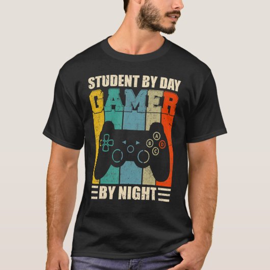 Gaming Sarcasm Retro Student tegen dag gamer bij n T-shirt (Voorkant)