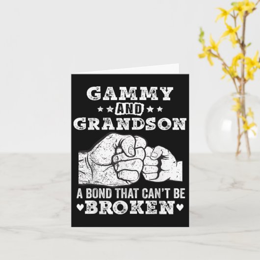 Gammy en kleinzoon hebben een band die niet verbro kaart (Gele Bloem)