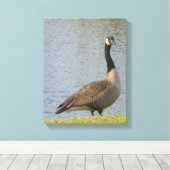 Gans door vijver Canvas Art (Insitu (Houten vloer))