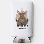 Gans op een Moose Dier Grappig Seltzer Blikjeskoeler (Voorkant)