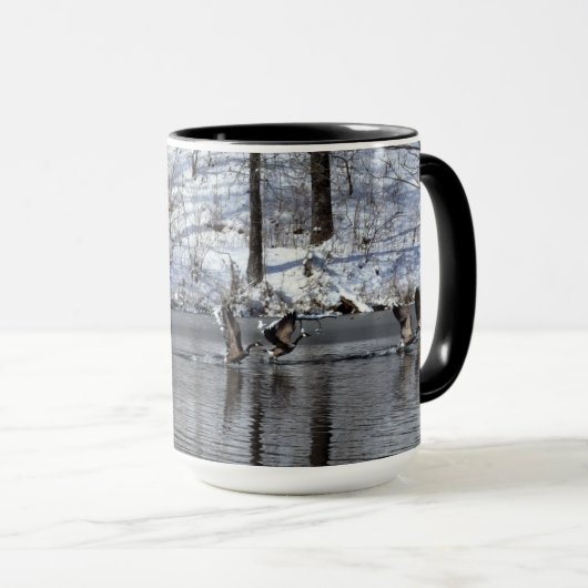 ganzen die in de lucht uit het water vloeien mok (Voorkant rechts)