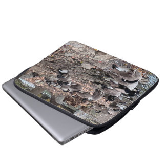 Ganzen in het park laptop sleeve