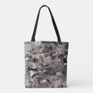 Ganzen in het park tote bag