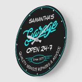 Garage Elke naam en datum White Aqua Retro Black Grote Klok (Hoek)