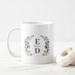 Garden Crest | Floral Wedding Monogram Koffiemok<br><div class="desc">Een huwelijksgunst of cadeau om je elke dag te herinneren,  gevuld met je favoriete koffie! Met een monogram met jaloezie en roze floralen en bladeren. Dit maakt deel uit van ons collectie "Garden Crest".</div>