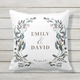 Garden Crest | White Blue Floral Wedding Names Buitenkussen