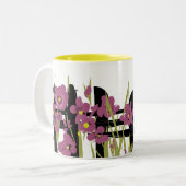 Garden Delight: Handcrafted Ceramic Mug with Flora Tweekleurige Koffiemok (Voorkant links)