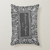 Garden Floral in Black Border Personalized Wedding Accent Kussen (Voorkant(Verticaal))