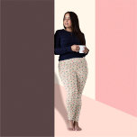 Garden Flowers on beige background Pattern Leggings<br><div class="desc">Maak kennis met onze verbluffende leggings met een bloeiend patroon, ideaal om een beetje elegantie aan elke outfit toe te voegen. Deze leggings zijn gemaakt van hoogwaardig, stretchy materiaal en bieden ultieme comfort en een vleiend design. Het prachtige bloemontwerp is oogkweek en vrouwelijk, waardoor ze perfect zijn voor zowel casual...</div>