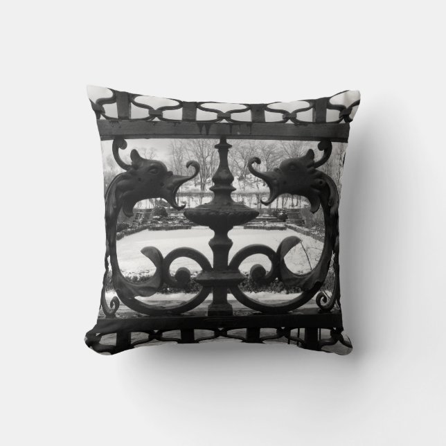 Garden Gate NYC Pillow Kussen (Voorkant)