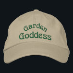Garden Goddess Funny Geborduurde Pet<br><div class="desc">Garden Goddess schattig geborduurd pet. Bezoek Smilin' Eyes Treasures om meer dier-, bloem- en natuur fotografie en digitale kunstkaarten en geschenken te zien.</div>