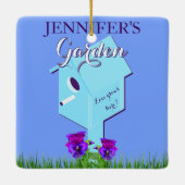 Garden: "Liefde groeit hier!" Birdhouse voor haar Keramisch Ornament (Achterkant)