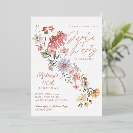 Garden Party Waterverf Wilde bloemen Birthday Folie Uitnodiging (Staand Voorkant)
