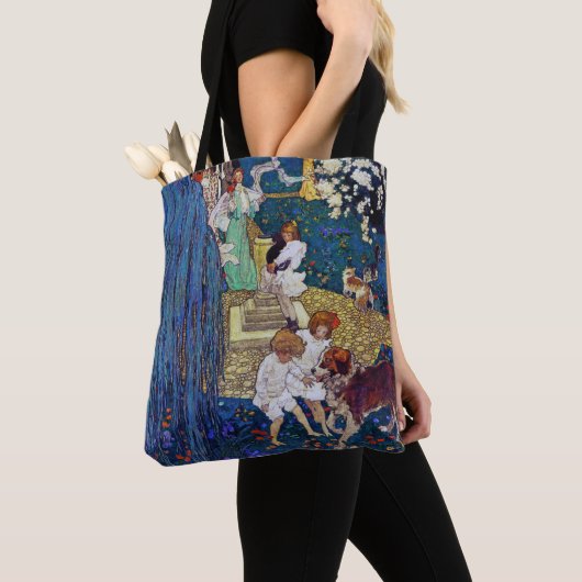 Garden Party with Dog & Cat, Jessie Willcox Smith Tote Bag (Dichtbij)
