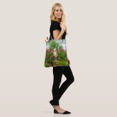 Garden Roses Tote Bag (Op model)