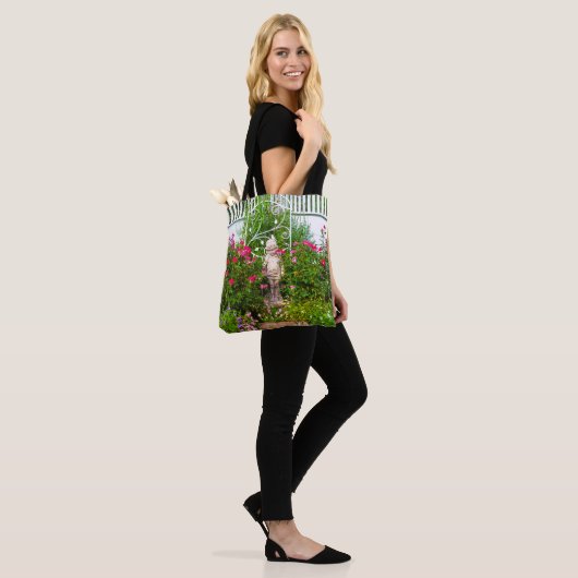 Garden Roses Tote Bag (Op model)